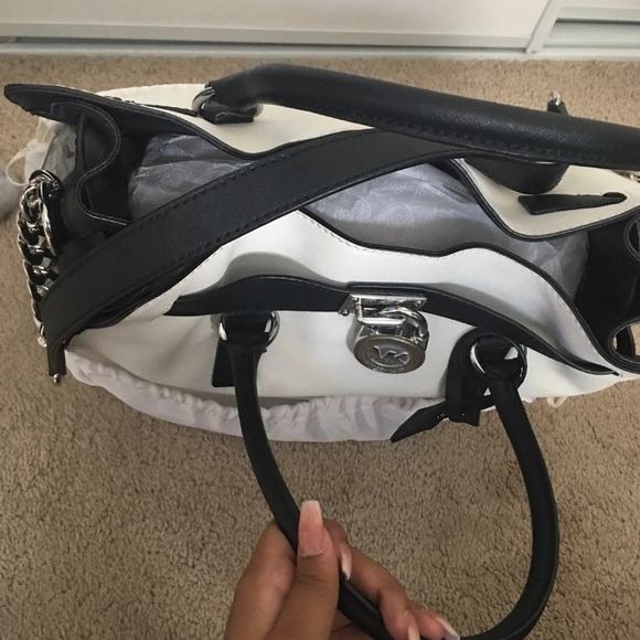 Micheal Kors - Picture 2 of 8